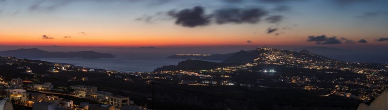 Panorama von Santorini am Abend