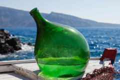 Grüne Flasche auf einem Fischerboot