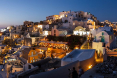 Panorama von Oia am Abend