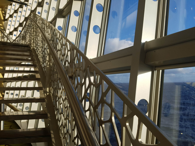 Treppe in einem Kreuzfahrtschiff