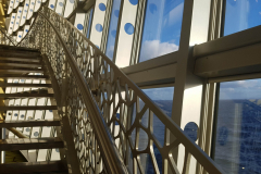 Treppe in einem Kreuzfahrtschiff