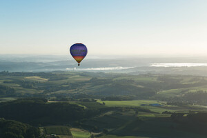 Heißluftballon über dem Siebengebirge