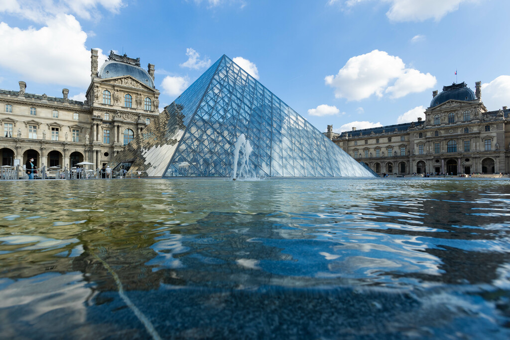 Pyramide im Louvre